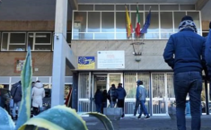 All'Iis "Lincoln" un flash mob degli studenti contro la violenza digitale: utilizzato lo sport come strumento educativo