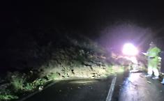 Maltempo, pendolari in trappola nell'hinterland etneo: fra alberi caduti, buche, frane e l'appello per regole chiare