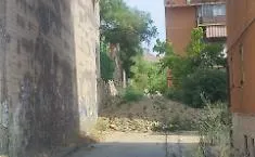 Enna Bassa, muro crollato in viale delle Olimpiadi: scatta la protesta per i ritardi nella ricostruzione