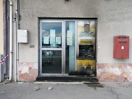 Messina, ignoti tentano di assaltare e incendiare bancomat
