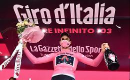 Giro d'Italia, Ganna vola a 108 km/h ed è maglia rosa