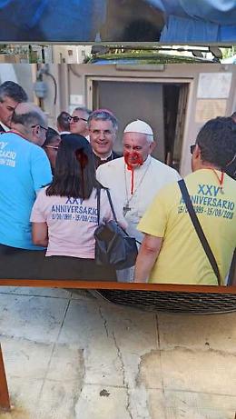 Palermo, imbrattate le foto col Papa e col fratello di don Puglisi