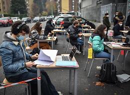 Ritorno a scuola, Conte insiste sul 7 gennaio: in Sicilia si parte l'8 al 50%