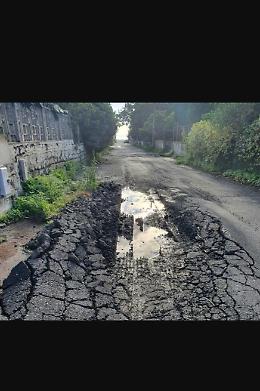 Vaccarizzo (Ct): manto stradale dissestato in via del Vischio