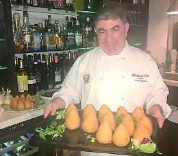 Londra, così lo chef siciliano Pino supera il lockdown: «Lezioni social di polpette e arancini»