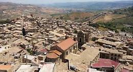 Donna trovata morta a Caltagirone, il marito in stato confusionale