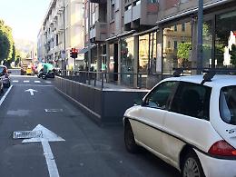 Messina, via Garibaldi: piattaforma bar in piena strada