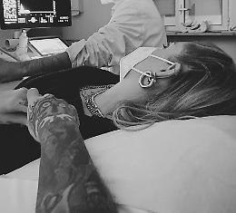 Ferragnez, foto ecografia fa insorgere il web: «Pandemia riservata ai poveri cristi»