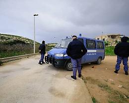 Agrigento, di giorno a vendere Stelle di Natale, di sera a spacciare. Arrestato 34enne