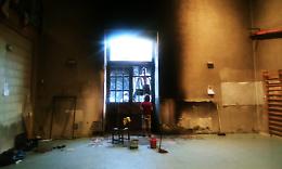 Catania, l'incendio nell'ex cinema oggi sede di centro polifunzionale: "Fiamme appiccate non ci fermano"