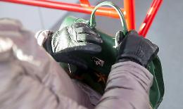 Catania, tenta borseggio a passeggera addormentata sul bus: scoperto e arrestato