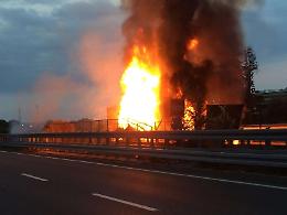 Tir in fiamme sull'autostrada A19,  traffico deviato all'altezza di Gerbini
