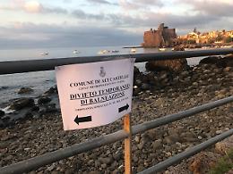 La vergogna di quel divieto di balneazione nella riviera dei Ciclopi. A che punto è la lotta all'inquinamento del mare