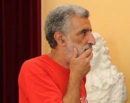 Messina, sindaco Accorinti cade con la bicicletta, due punti al labbro