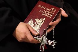 Marsala, pastore chiesa evangelica abusava di giovani "possedute dal demonio"