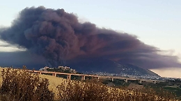 Alcamo, dopo il maxi-rogo la qualità dell'aria torna nella norma