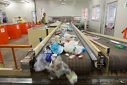 Rifiuti in Sicilia, sì a due impianti tecnologici per la differenziata