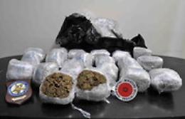 Venti chili di marijuana in borsone lungo spiaggia di Pozzillo