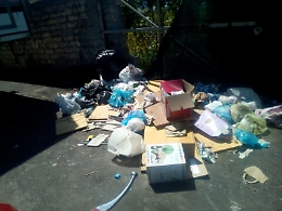 Catania, chi deve ripulire la zona di Corso Martiri dalla spazzatura?