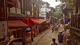 &laquo;La Cina, quel&shy;la vera, puz&shy;za di frit&shy;to&raquo;. La mia nuo&shy;va vita da in&shy;se&shy;gnan&shy;te di ita&shy;lia&shy;no a Chon&shy;g&shy;qing