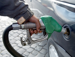 Benzina, ovunque prezzi più alti: indagini della Procura di Roma