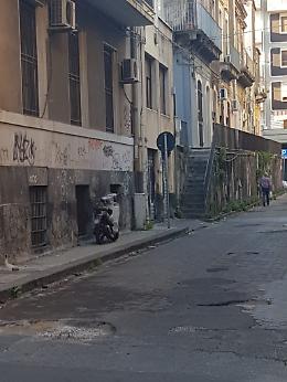 Catania: Via Orto San Clemente: troppe buche nell'asfalto e nessuno interviene