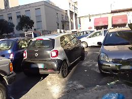 Catania: degrado davanti alla scuola Giovanni Verga