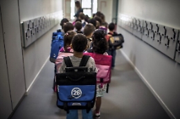 Via i libri pesanti dagli zaini, in Sicilia si andrà  a scuola col tablet (se passa la proposta M5s)