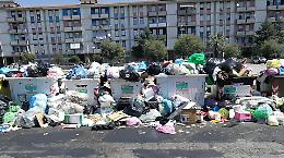 Catania invasa dai rifiuti, la lettera di una cittadina e la risposta del sindaco