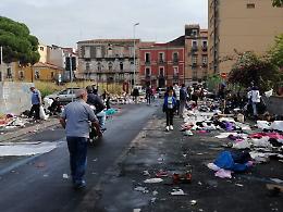 Catania, ecco cosa resta in piazza Grenoble dopo la fuga degli ambulanti