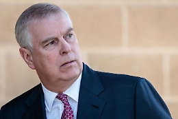 Royal family, Andrea di York si ritira a vita privata travolto da scandalo Epstein