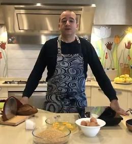 Una frittata di pane contro il coronavirus: ecco come la prepara Pino Cuttaia