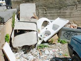 «Abbandono incontrollato di rifiuti», emergenza ambientale a Caltanissetta