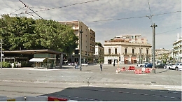 Messina, 17enne cade in piazza Cairoli e si sfregia il volto