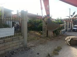 Triscina, ruspe al lavoro per abbattere un'altra casa abusiva