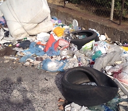 Una discarica a cielo aperto tra Camporotondo e Paternò