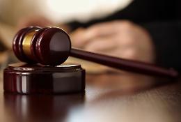 Nega l'assegno al figlio che lavora, ma il giudice gli dà torto