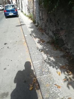 Catania, via Giuseppe Lei da settimane versa in condizioni di sudiciume