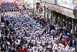 Una Corri Catania così non si è mai vista: più di trentamila persone in festa