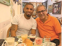 Taormina, calciatore della Roma &ldquo;turista - positivo&rdquo;: chiuso per precauzione (e subito riaperto) il Bambar