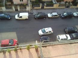 Catania, via Nazario Sauro ora è così larga che anche i vigili urbani parcheggiano in doppia fila
