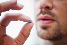 Amante focoso stroncato da infarto, gli andrologi: «Perché dare la colpa al Viagra?»