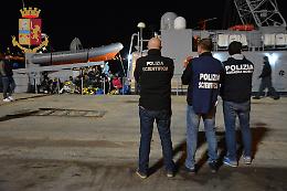 Migranti, video-selfie del "viaggio" incastra due scafisti algerini VD