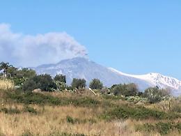 Ancora cenere dai crateri dell'Etna,
resta ridotta operativit&agrave; aeroporto