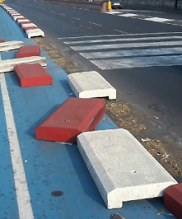 Danneggiato cordolo della pista ciclabile al Lungomare di Catania