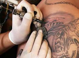 Catania, pagava i dipendenti 2,27 euro l'ora: denunciato titolare di un negozio di tatuaggi