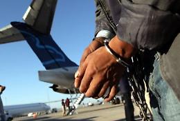 Espulsi dall'Italia e rientrati a Lampedusa con i barchini: arrestati