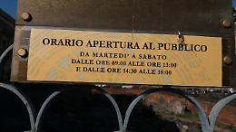 Catania: turisti attendono l'apertura dell'anfiteatro ma il luned&igrave; &egrave; chiuso