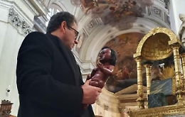 Palermo, alla messa di Natale c'è il Bambin Gesù nero