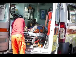 Schianto in curva nell'Acese: perde la vita una donna di 80 anni